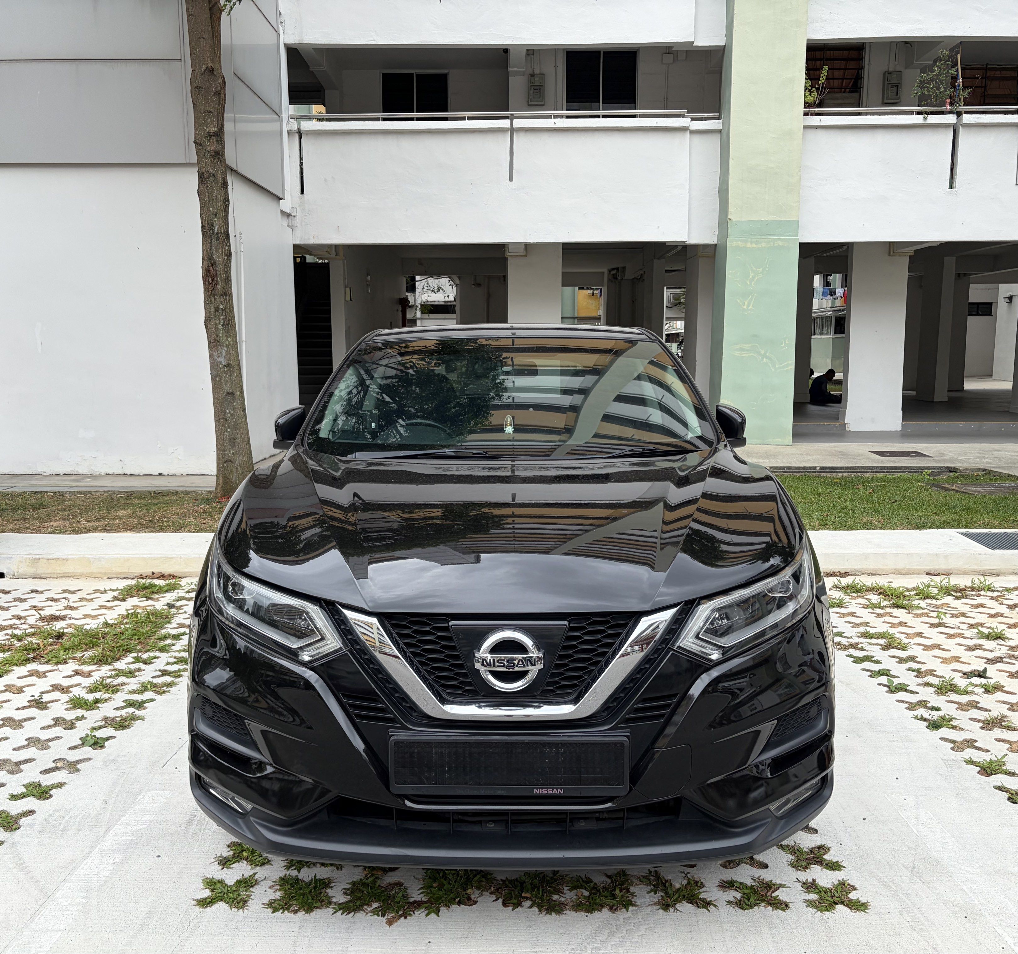 Nissan Qashqai 1.2 DIG-T CVT Auto (Category: Used Cars) located in Singapore. Submitted by cheapblindseller (Listing ID 1421335295, Image 1). Description: DIRECT OWNER ROAD TAX TILL FEB 2027 WELL MAINTAINED, ORIGINAL BLACK GLITTER PAINT **NO CONSIGNMENT / DEALER THANKS .