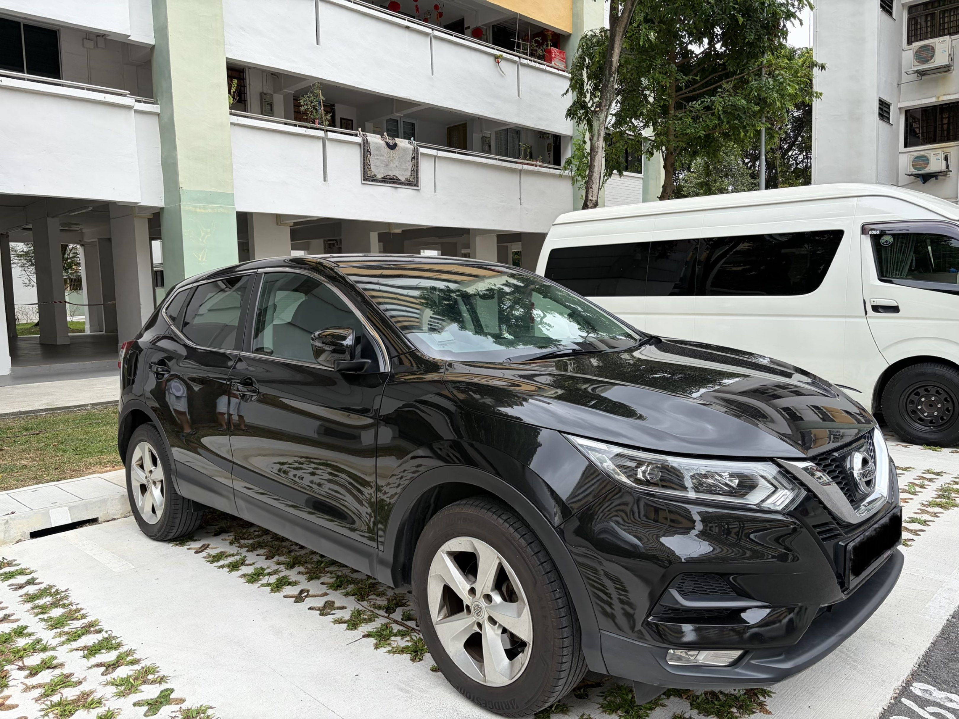 Nissan Qashqai 1.2 DIG-T CVT Auto (Category: Used Cars) located in Singapore. Submitted by cheapblindseller (Listing ID 1421335295, Image 2). Description: DIRECT OWNER ROAD TAX TILL FEB 2027 WELL MAINTAINED, ORIGINAL BLACK GLITTER PAINT **NO CONSIGNMENT / DEALER THANKS .