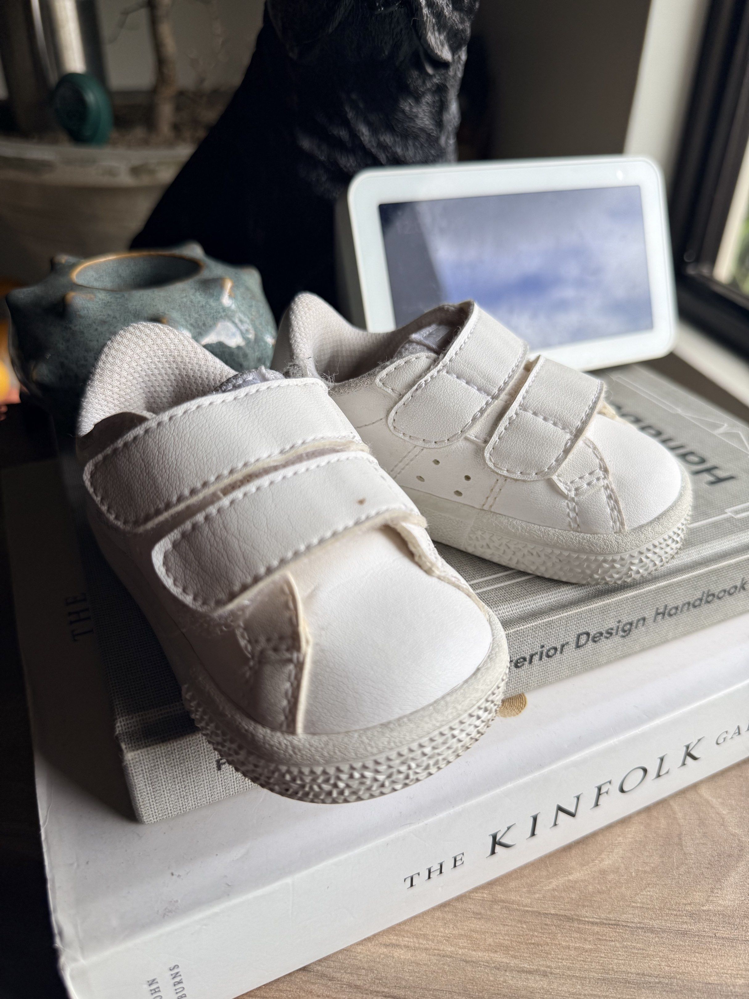 Onitsuka Tiger Baby Shoes (Category: Babies & Kids Fashion) located in Quezon City. Submitted by thedribbles (Listing ID 1421322798, Image 2). Description: - White baby shoes - Features two velcro straps - Onitsuka Tiger logo on side and sole - Textured soles for grip Size: 12cm / US K4 / Euro 19.5.