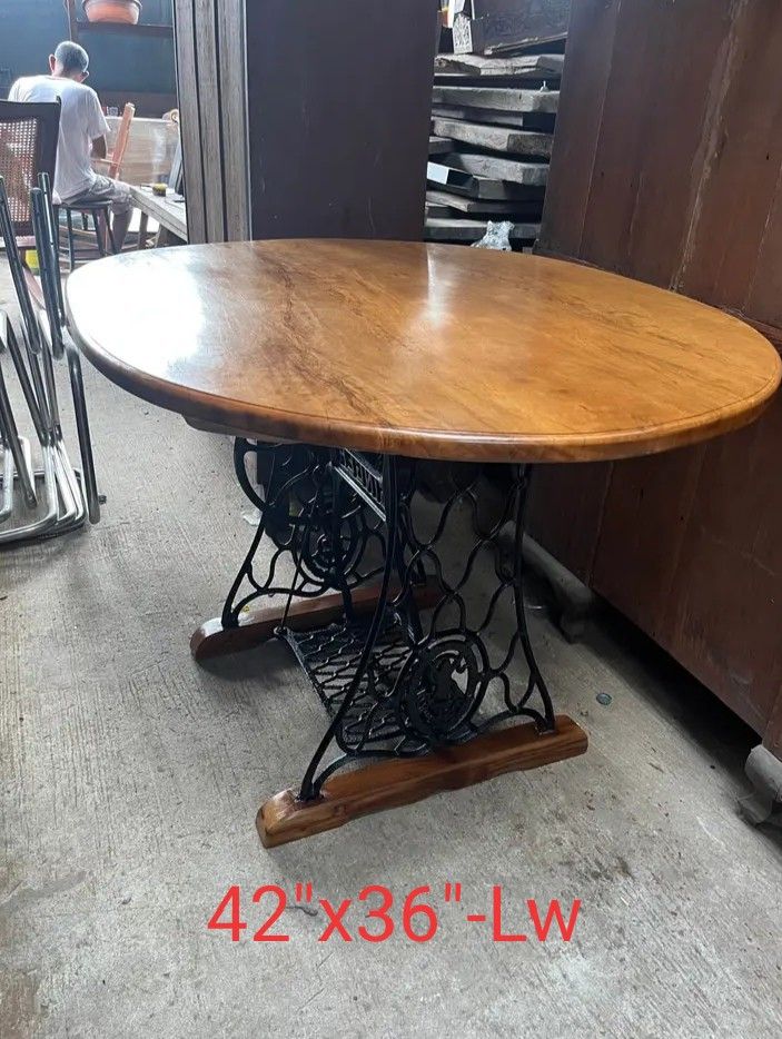 Oval Table with Singer Sewing Machine Base (Category: Tables & Sets) located in Manila. Submitted by carmelites36250 (Listing ID 1421376152, Image 1). Description: ANTIQUE TABLE 💟 4SEATERS 1PIECE MOLAVE TOP 42"X36" STAND ANTIQUE SPIDER SINGER SEWING MACHINE ...NEWLY REFURBISHED READY TO USE ☑️ PRICE-25,000 fix ☑️ .