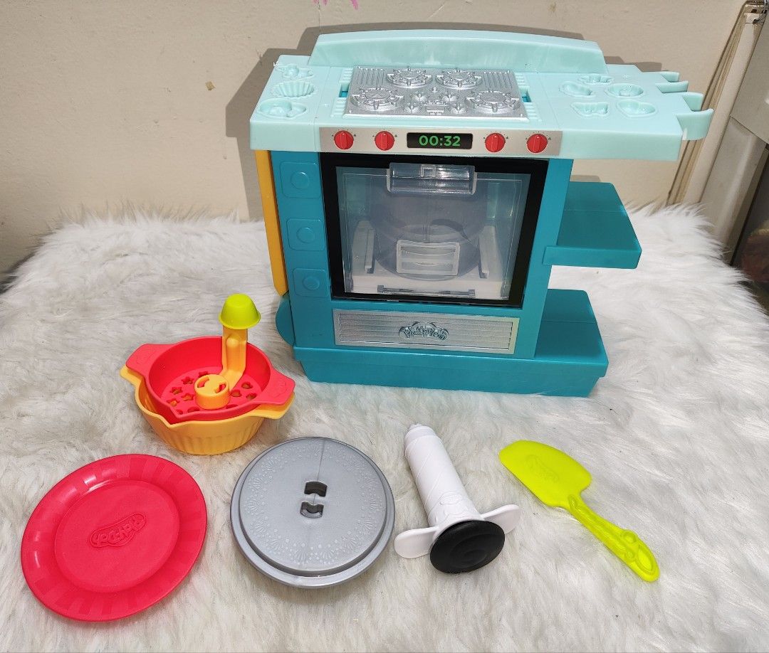 Play-Doh Kitchen Creations Oven Set (Category: Kids Toys) located in Cavite. Submitted by tinetaclesss (Listing ID 1421422361, Image 2). Description: Make incredible Play-Doh cakes rise before your eyes with this toy oven baking playset. Add Play-Doh modeling compound to the cake pan, pop it in the oven, pull down the handle, and watch it rise. You'll even hear a "ding" sound to let you know when it's done and it's time to decorate! .