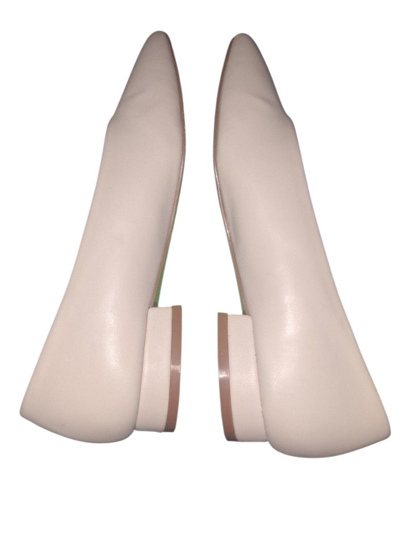 Pointed Toe Flats (Category: Flats & Sandals) located in Quezon City. Submitted by infinitineph2011 (Listing ID 1421412930, Image 2). Description: size 5-6 fitted s 6 good as new bawal sa malapad paa.