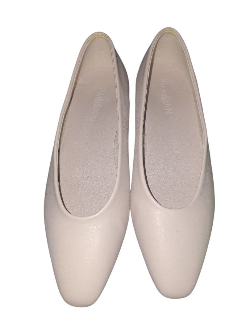 Pointed Toe Flats (Category: Flats & Sandals) located in Quezon City. Submitted by infinitineph2011 (Listing ID 1421412930, Image 1). Description: size 5-6 fitted s 6 good as new bawal sa malapad paa.