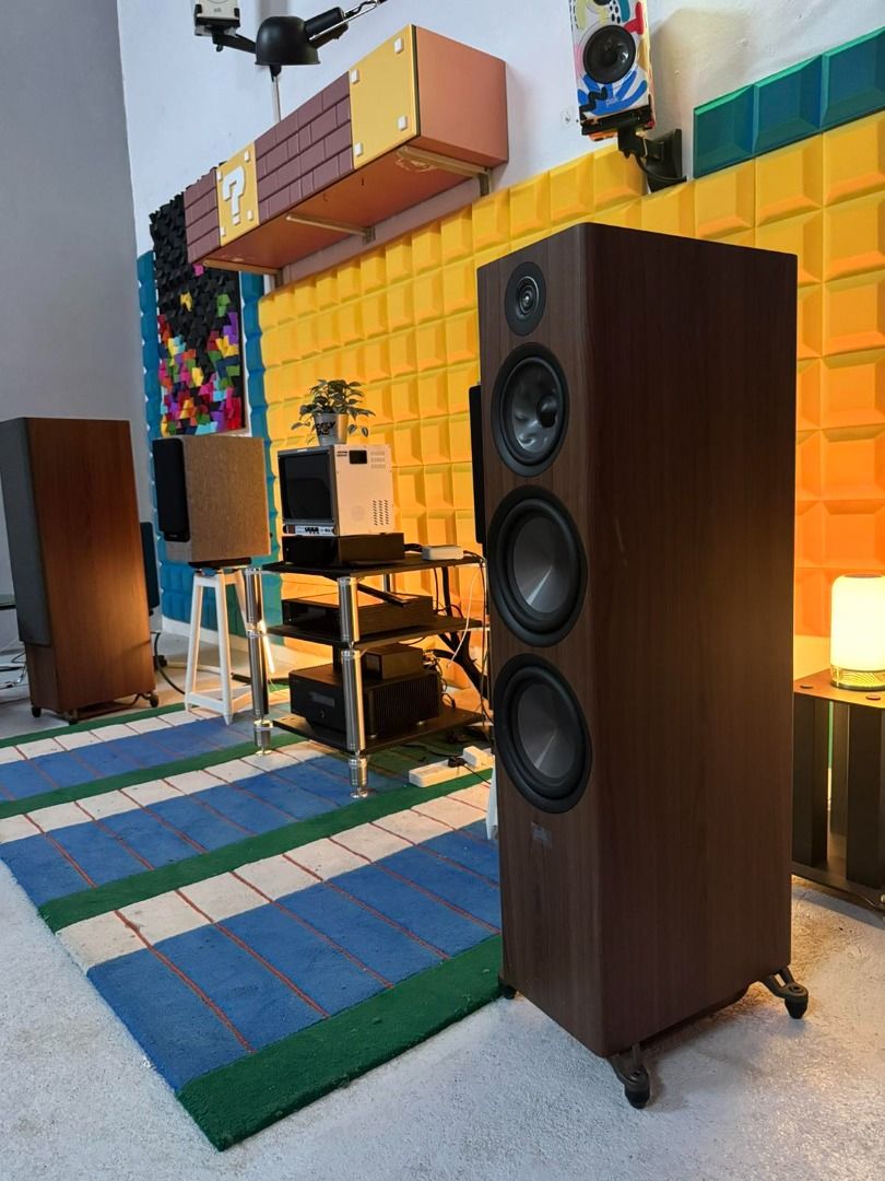 Polk Reserve R700 (Category: Soundbars, Speakers & Amplifiers) located in Quezon City. Submitted by hifivebynicelydone (Listing ID 1421334640, Image 1). Description: These floorstanders don’t just play music — they command the room. Perfect for audiophiles, home theater setups, or anyone ready to level up from entry-level speakers. 🎶 Powerful, detailed soundstage 🎶 Deep, tight bass response 🎶 Premium wood finish cabinet 🎶 Ideal for music & mo