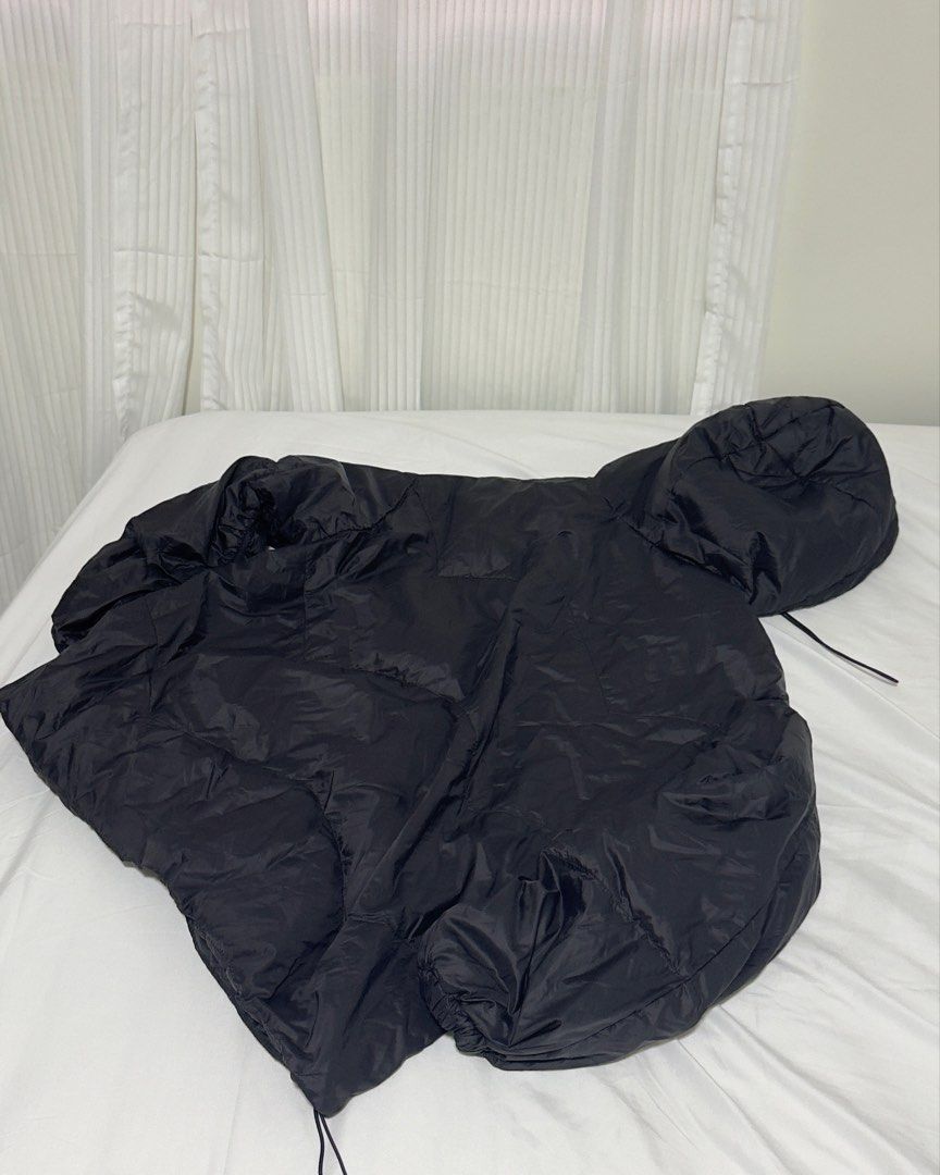 Puff Jacket (Category: Coats, Jackets and Outerwear) located in Makati City. Submitted by clothique.ph (Listing ID 1421451241, Image 2). Description: Jacket bought from Korea I only used this twice The problem is cottons are already loosen up. .