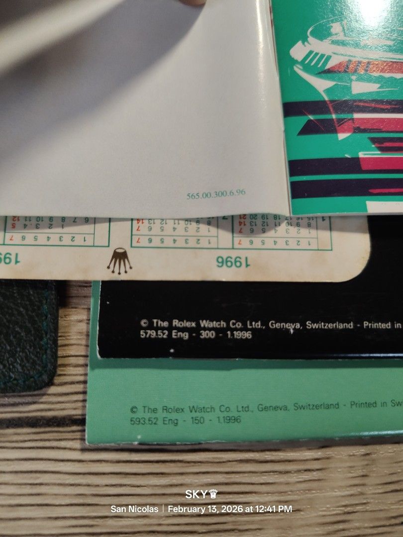Rolex 90s green box (Category: Luxury Watches) located in Quezon City. Submitted by sky_sale (Listing ID 1421402774, Image 3). Description: rolex box authentic booklet and accessories also for sale.