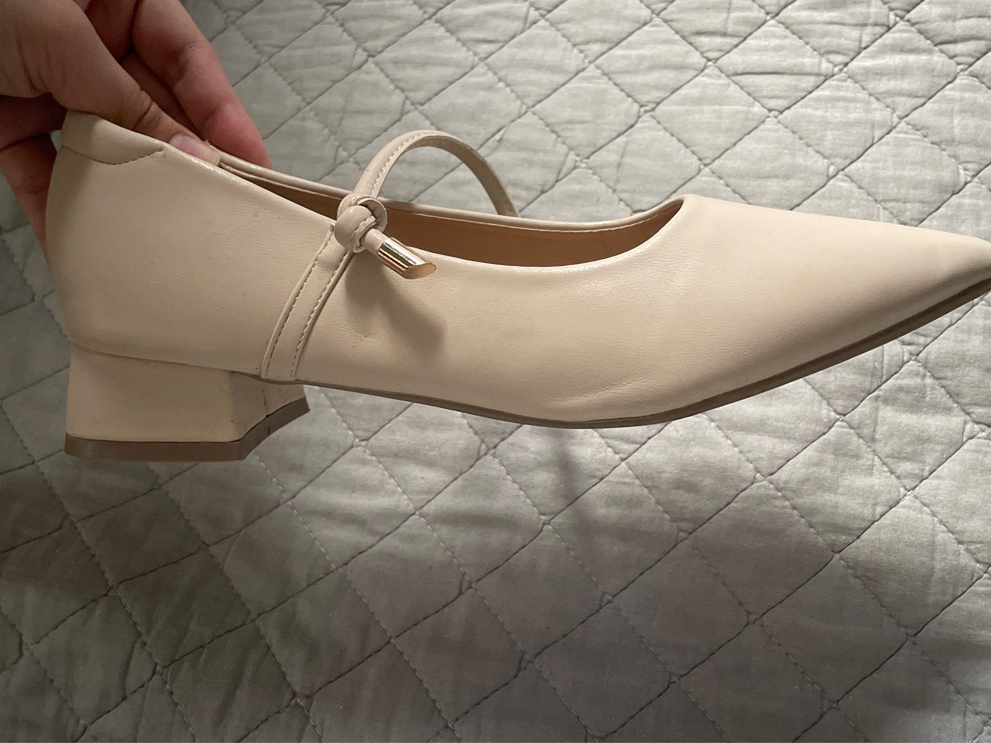 Suki Beige Mary Jane Heels (Category: Heels) located in Cavite. Submitted by byestuffph (Listing ID 1421333728, Image 1). Description: SUKI Beige Heels - Size 38 - bought for ₱1,399 - used ONCE only (for graduation) - has minor flaw (see last pic) 💸 slightly negotiable .
