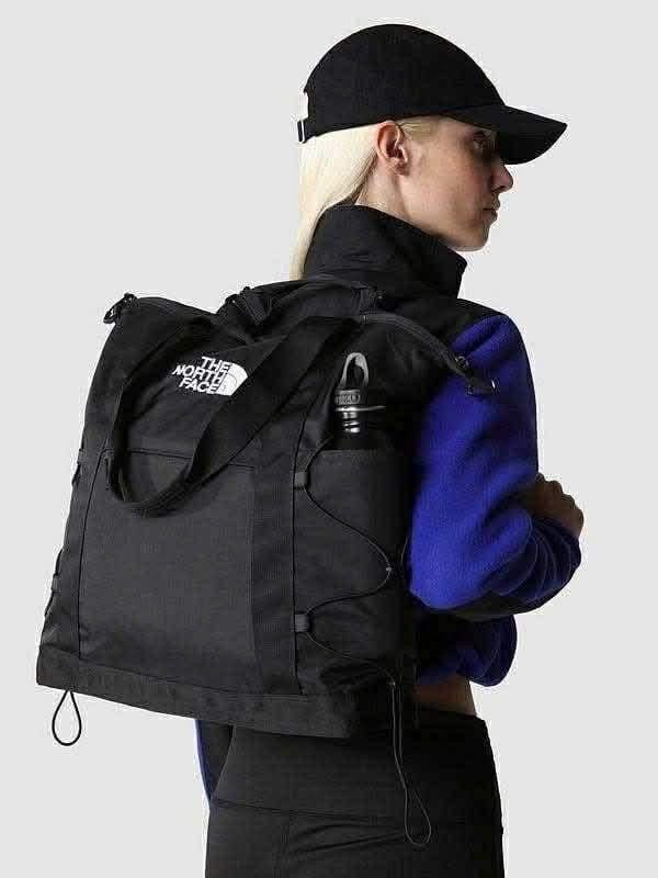 The North Face Borealis Tote ( 2 way) (Category: Tote Bags) located in Makati City. Submitted by kaecee. (Listing ID 1421386215, Image 1). Description: - BRAND NEW -BOUGHT FROM VIETNAM - The North Face black tote bag (2 way) - Main compartment with zipper closure - Front pocket - Side pockets with adjustable drawstrings - Two top handles - Dimensions: 45 x 40 x 12 cm - Perfect for everyday use.