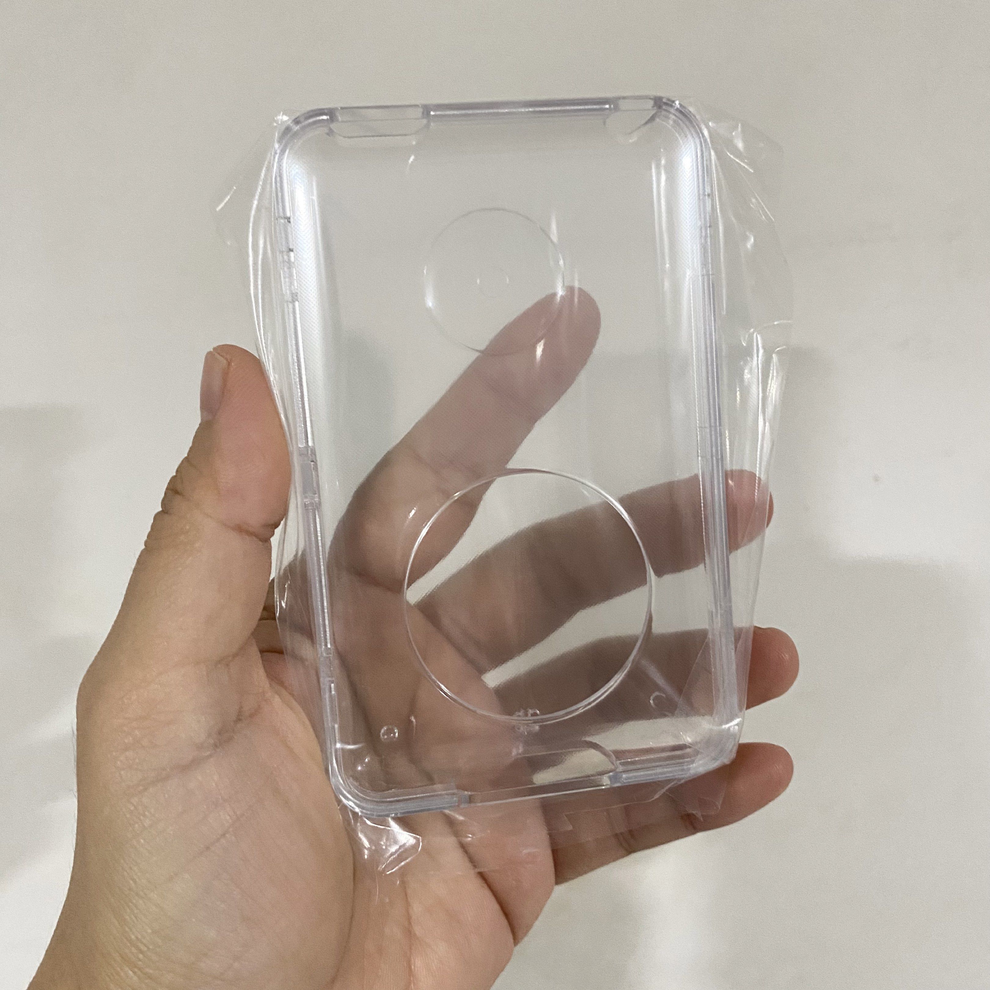 THIN iPod Classic Acrylic Case (Category: Cases & Sleeves) located in San Pablo. Submitted by sohhxoxo (Listing ID 1421375517, Image 1). Description: RFS: Bought the wrong size.