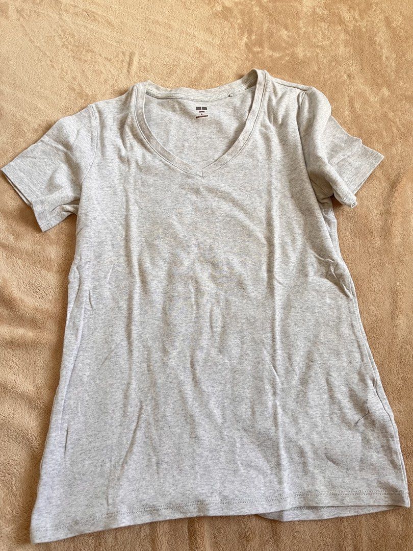Uniqlo V-Neck T-Shirt (Category: Shirts) located in Quezon City. Submitted by marifavo (Listing ID 1421352606, Image 1). Description: Hi! This is for decluttering Feel free to message me Thank you!.