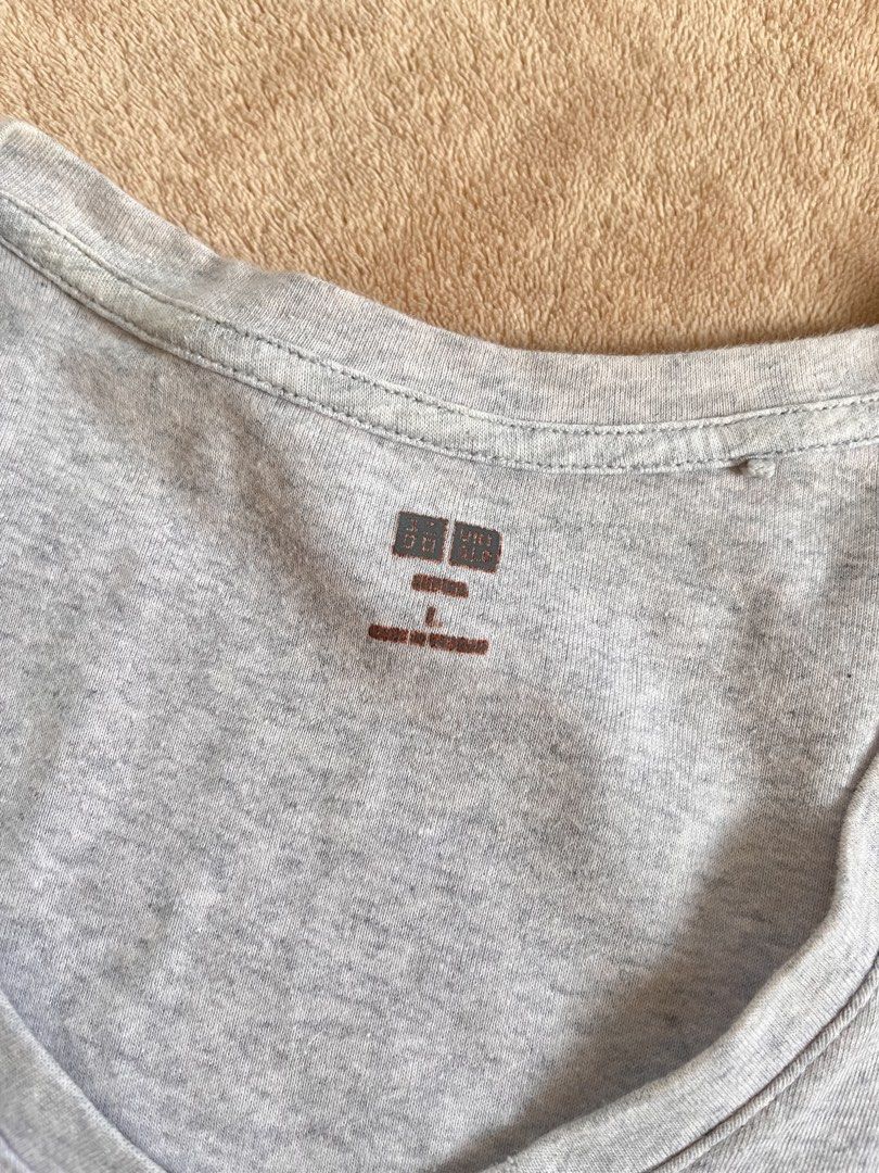Uniqlo V-Neck T-Shirt (Category: Shirts) located in Quezon City. Submitted by marifavo (Listing ID 1421352606, Image 2). Description: Hi! This is for decluttering Feel free to message me Thank you!.