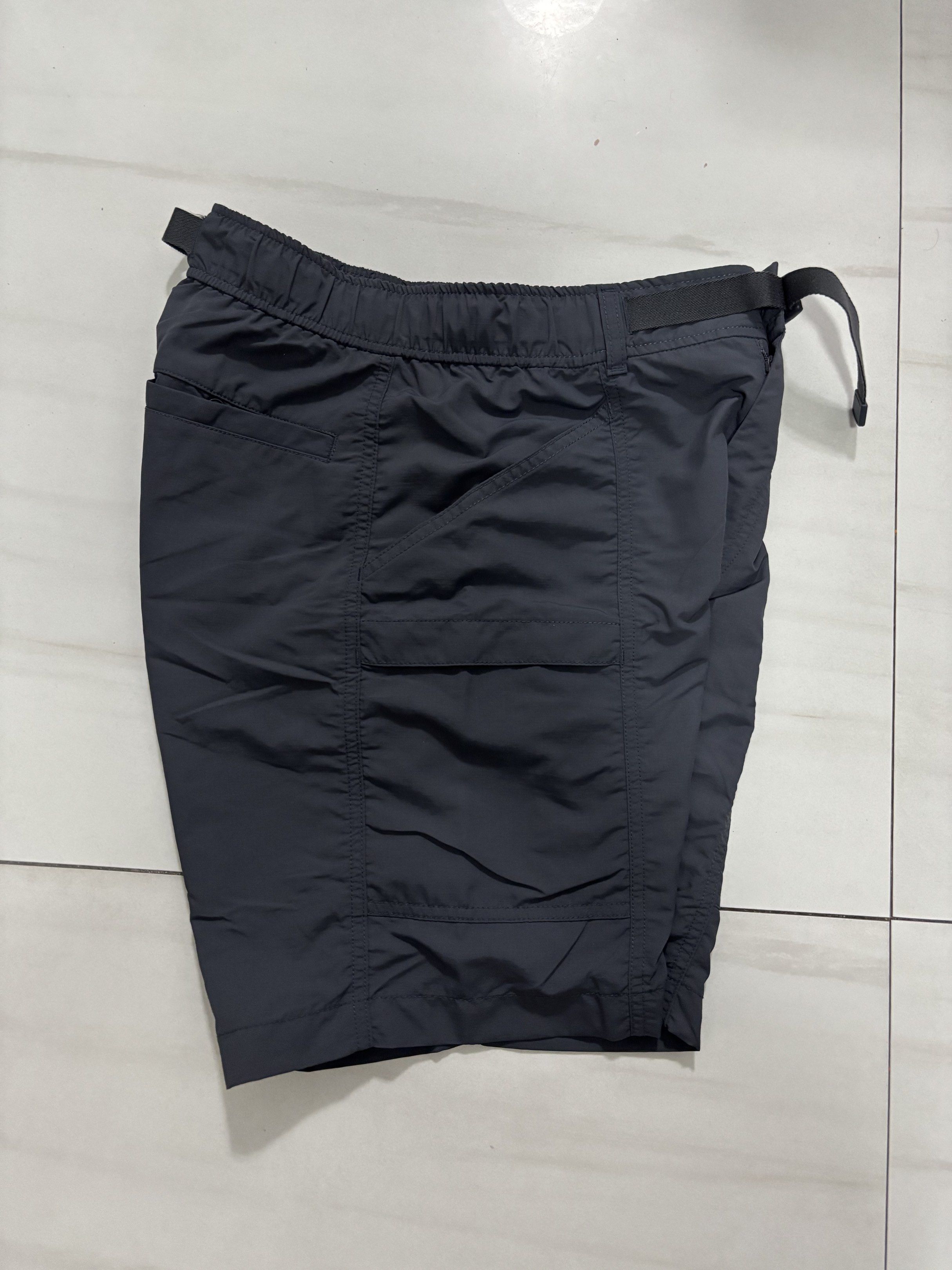 UniqloNylon Multi pocket Shorts - XS GRAY (Category: Shorts) located in Quezon City. Submitted by edether (Listing ID 1421414811, Image 3). Description: Like new condition Waist - 28in Length- 18.5in Opening- 10.25in If you see it posted, it’s available. Last price and details are posted. No reply means not interested. We are limited by the app on the number of replies we can make. Thank you for understanding. Location is Cubao, QC. Add for shipp