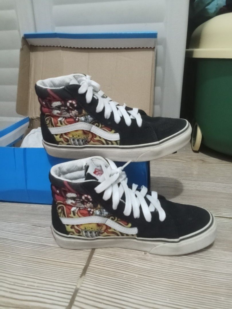 Vans Hi-cut Kids Shoes (Category: Babies & Kids Fashion) located in Caloocan City. Submitted by heyah24 (Listing ID 1421323209, Image 1). Description: Vans hi-cut sneakers. Black upper, white sole. Size:US Kids 3. Made in Vietnam. Bought from US needs cleaning unisex.