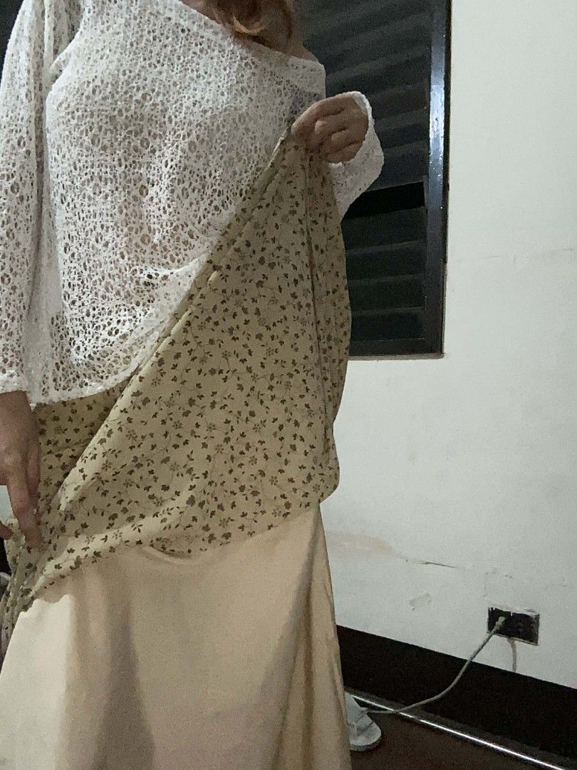 brown floral maxi skirt (Category: Skirts) located in Quezon City. Submitted by veswoud (Listing ID 1421447729, Image 3). Description: lace top is also for sale 100.