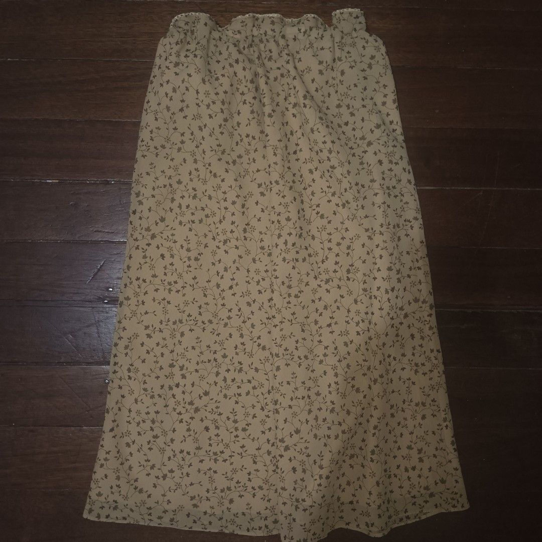 brown floral maxi skirt (Category: Skirts) located in Quezon City. Submitted by veswoud (Listing ID 1421447729, Image 1). Description: lace top is also for sale 100.