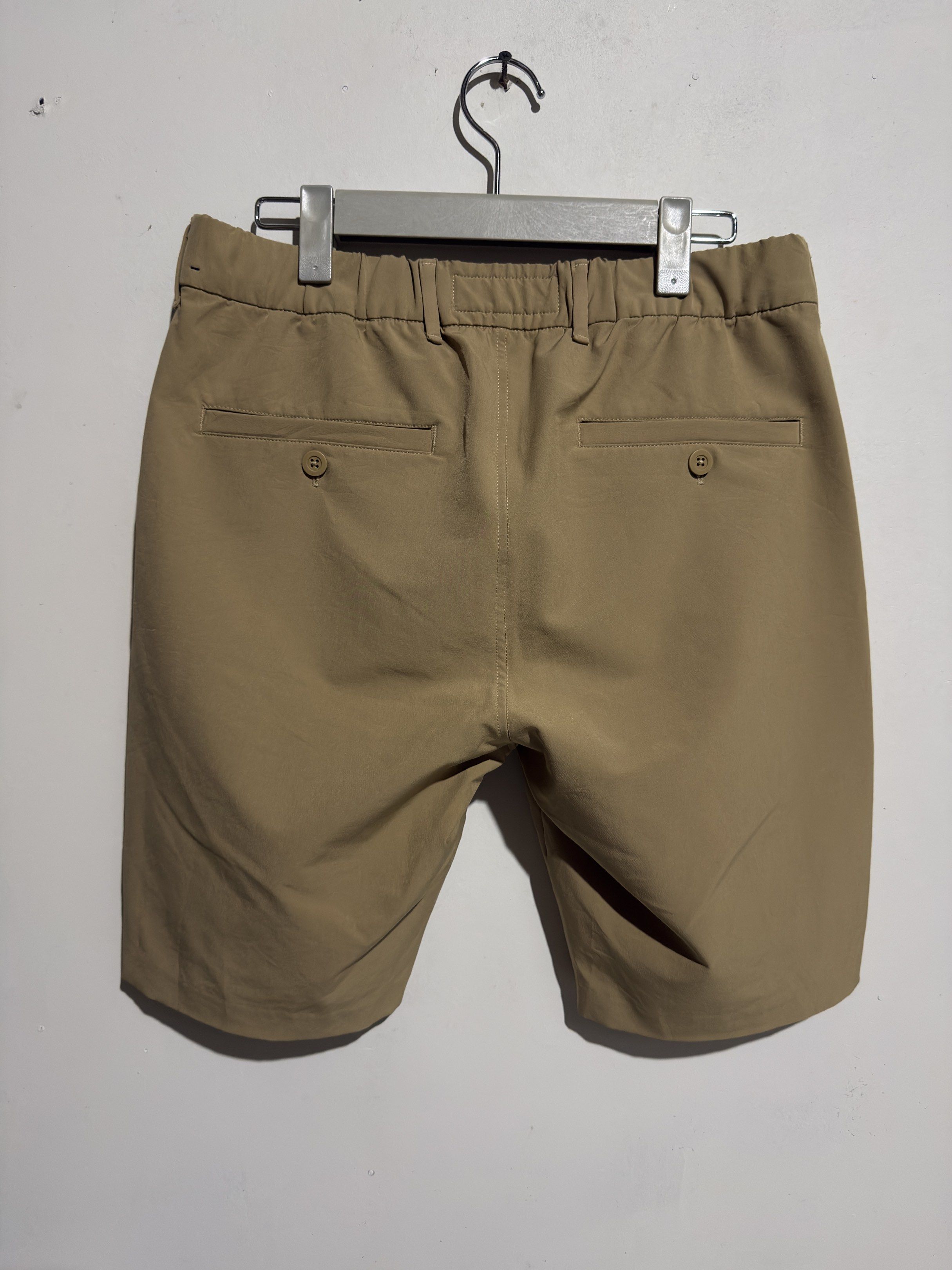 Shorts (Abercrombie & Fitch) (Category: Shorts) located in Bulacan. Submitted by streethrifter (Listing ID 1421498731, Image 2). Description: Abercrombie & Fitch Nylon Shorts 📏 Size Waist: 30–32” Length: 19” Leg Opening: 9.5” Tag Size: Small 🧸 Condition 10/10 Excellent • No holes • No scratches • No stains 🎨 Color/Pattern Light brown ✨ Features • Lightweight nylon fabric • Clean and minimal design • Comfortable and breathable • Easy to style �