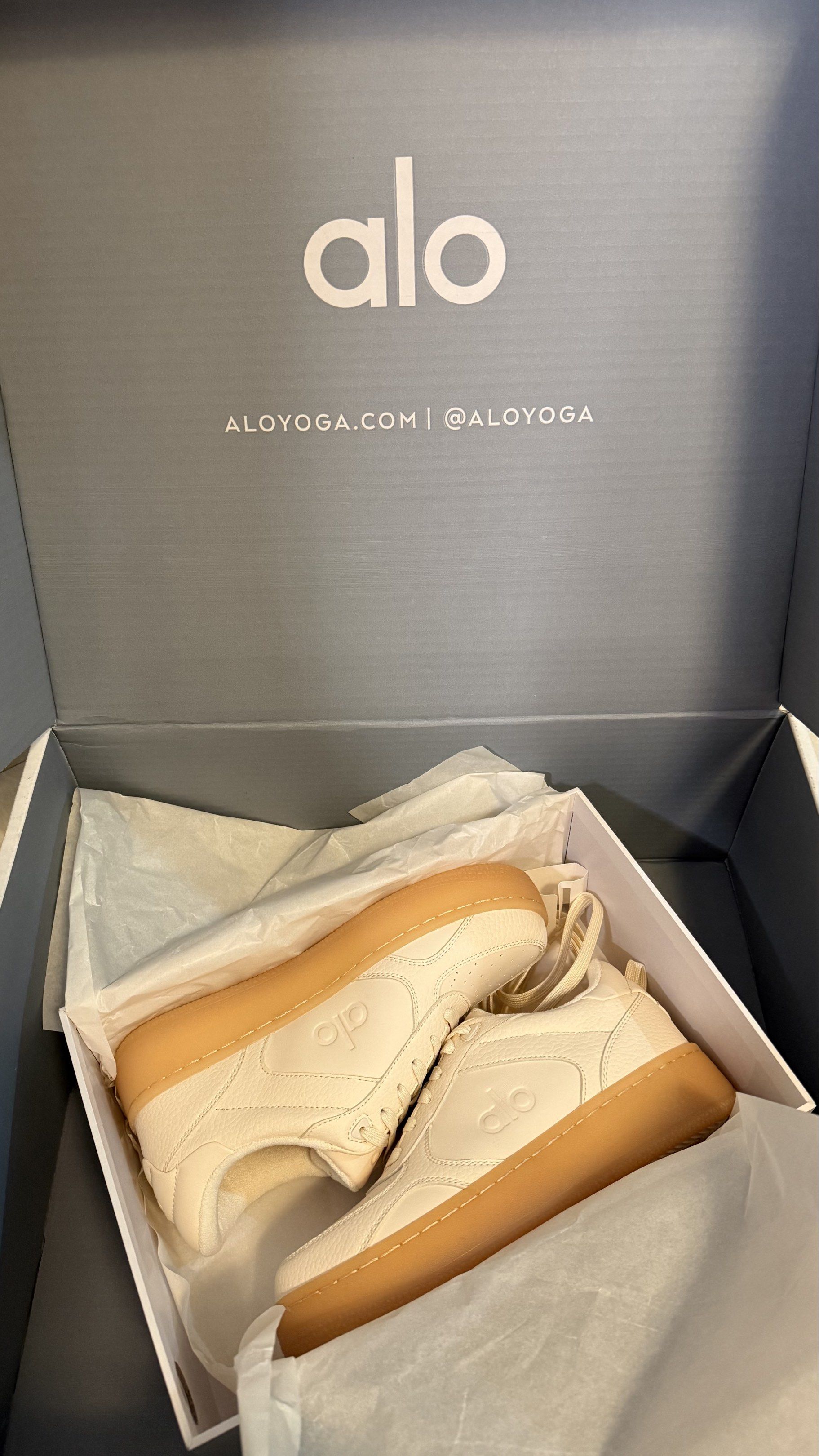 Alo Recovery Model Sneaker - Clay Colour (Category: Sneakers) located in Singapore. Submitted by desiredspace (Listing ID 1421567405, Image 2). Description: BNIB. Bought wrongly. Wrong size. Clay colour. ULTRA-CUSHIONED COLLAR For supreme comfort and ankle support SEAMLESS NO-SLIP INTERIOR Sock-like supports a secure inner grip FIRM EXTERIOR OUTSOLE Supports balance and stability FLEXIBLE INTERIOR INSOLE For superior arch support HIGH-REBOUND REC