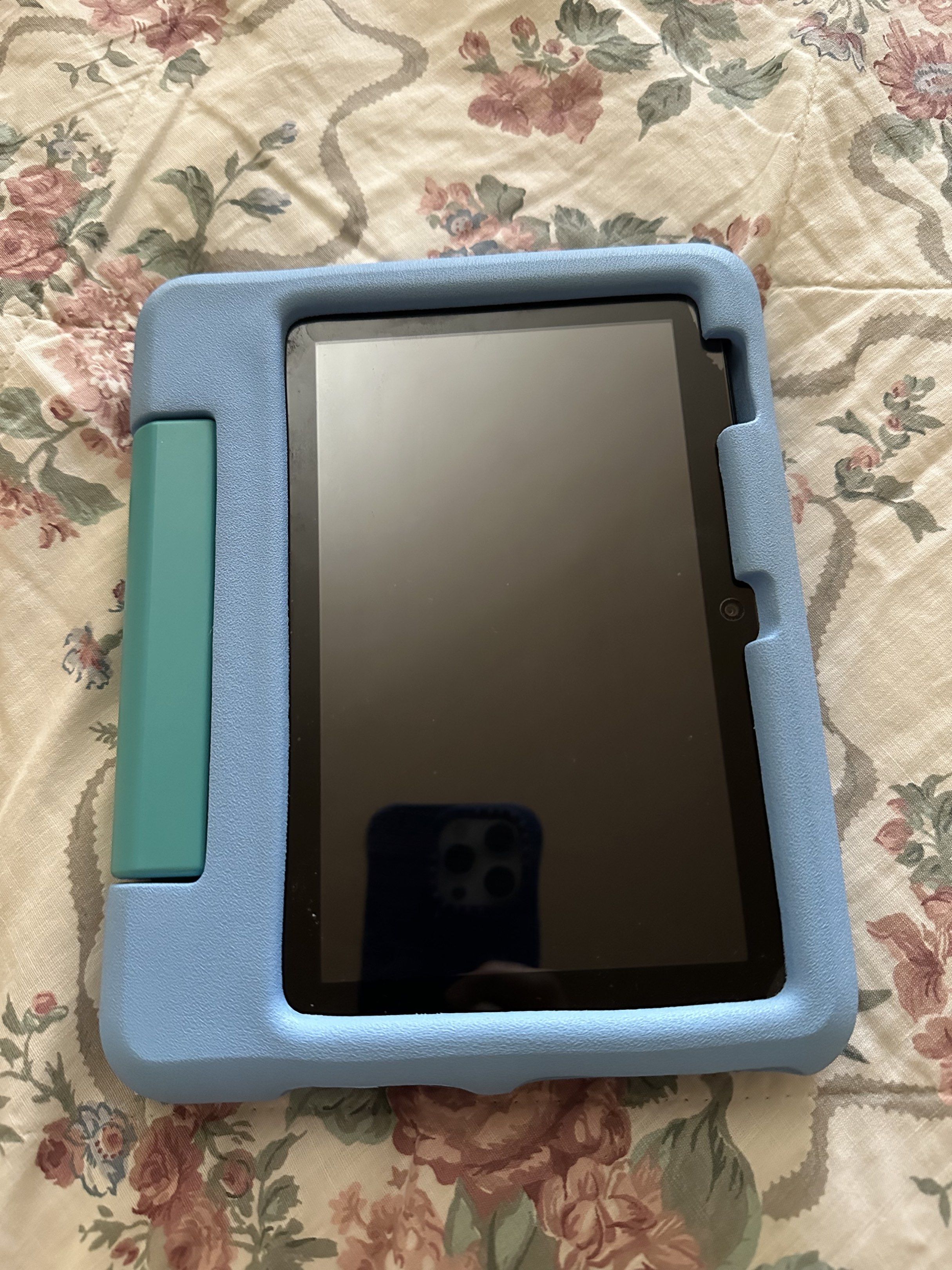 Amazon Fire 7 12th Generation Tablet (Category: Android) located in Manila. Submitted by atc12345 (Listing ID 1421499447, Image 1). Description: With case and bag No charger.