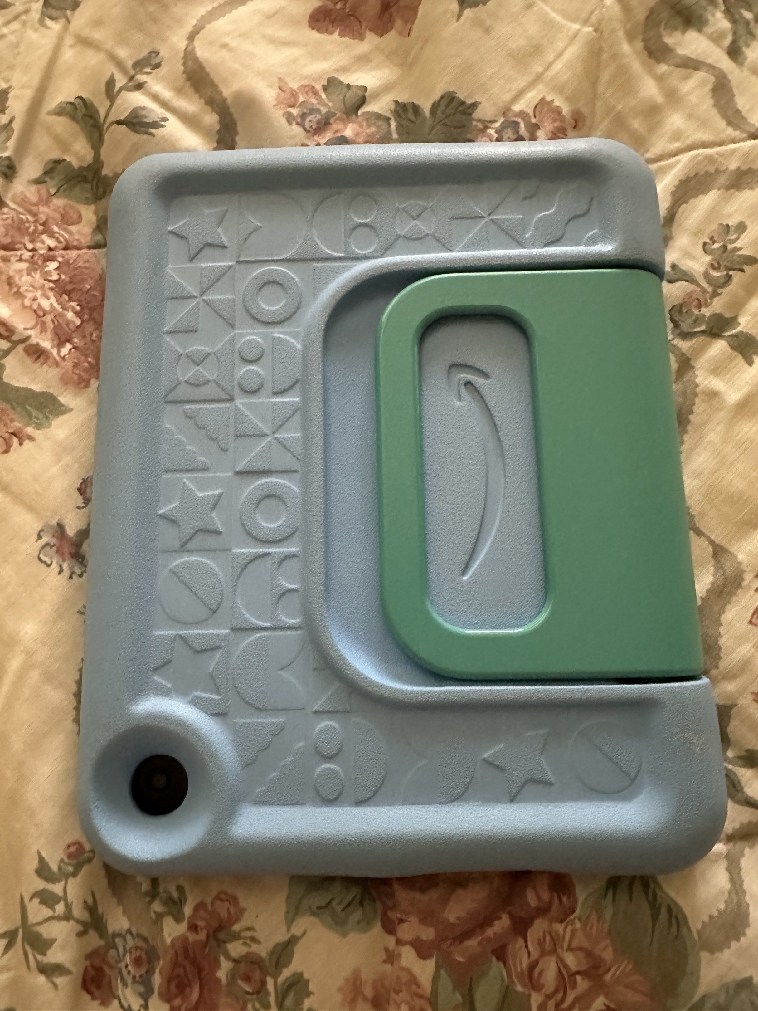 Amazon Fire 7 12th Generation Tablet (Category: Android) located in Manila. Submitted by atc12345 (Listing ID 1421499447, Image 2). Description: With case and bag No charger.