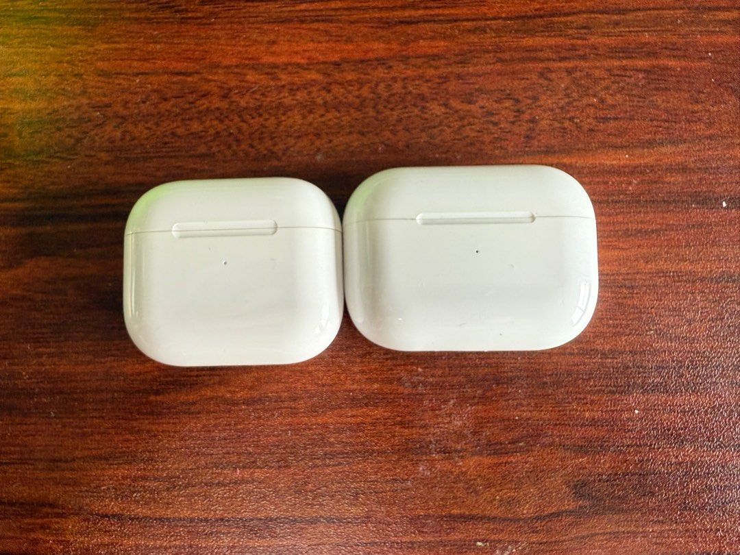 Apple AirPods (Charging Case)