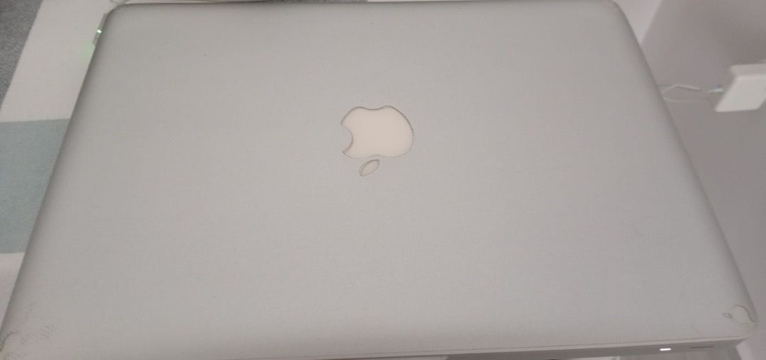 Apple MacBook Pro 13-inch A127865561371770371113