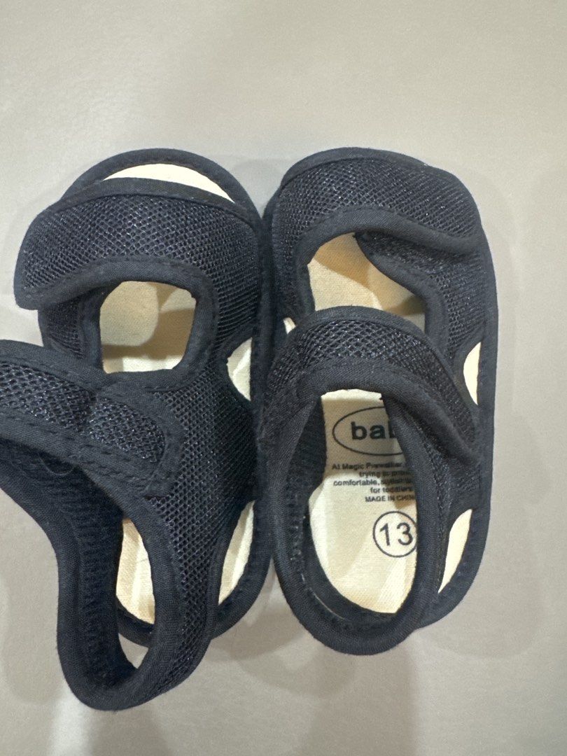 Baby Sandals Size 13 (Category: Babies & Kids Fashion) located in Manila. Submitted by appleberryb (Listing ID 1421527789, Image 1). Description: - Baby sandals, size 13 - Mesh upper for breathability - Hook-and-loop closure for easy on/off - Comfortable for everyday wear - Provides support for developing feet.