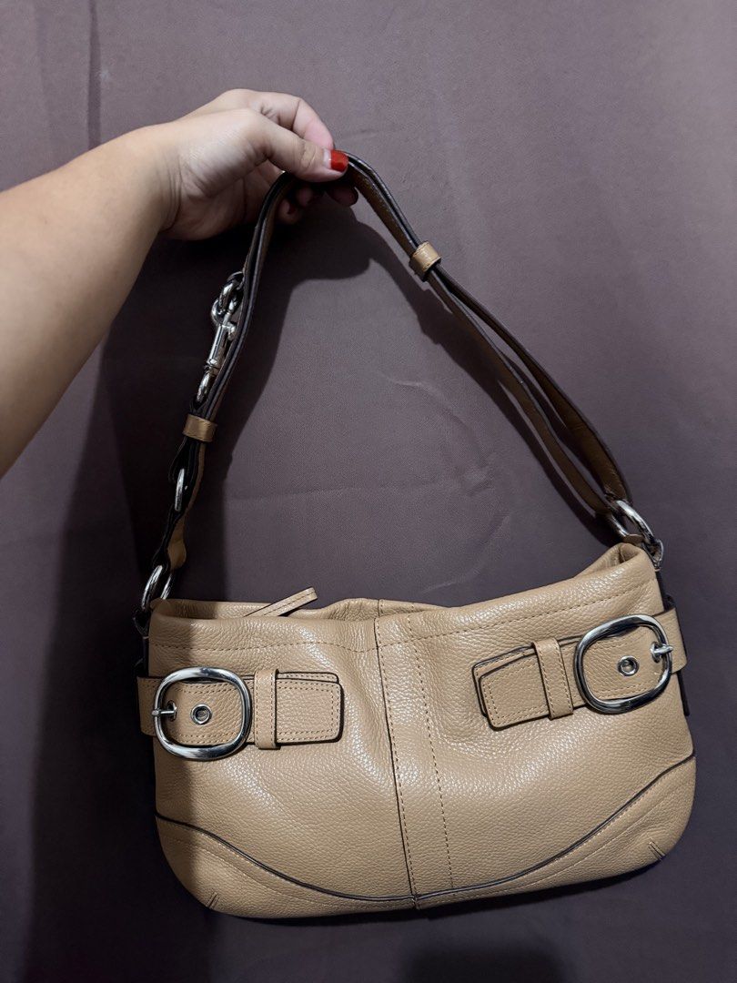 Coach Leather Shoulder Bag (Category: Luxury Bags & Wallets) located in Rizal. Submitted by roserona1 (Listing ID 1421466374, Image 1). Description: Excellent Condition COACH ■ Color Brown, BROWN, brown Camel-like ■ Specifications Number of pockets Outside: 0 Inside: 3 ■ Accessories None ■ Material Leather ■ Size (cm) ・Width: 29 ・Height: 20 ・Depth: 0 ・Handle: 54 ・Weight: 634g * Measured flat. * Please note that there may be some errors due to ama