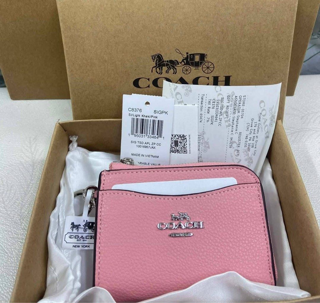 Coach Zip Card Case (Category: Luxury Bags & Wallets) located in Manila. Submitted by vera.prudence (Listing ID 1421490299, Image 3). Description: ☘️ CCH L Zip Cardcase 11.4x7.6x1.3cm P1000 Actual Photo Plus SF.