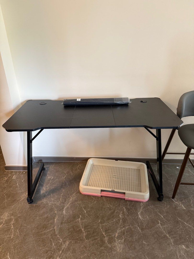 Computer desk (Category: Tables & Sets) located in Singapore. Submitted by mingyao1 (Listing ID 1421490781, Image 1). Description: Measurement : 60cm (breadth) x 120cm (length) x 75cm (height) Brand new .