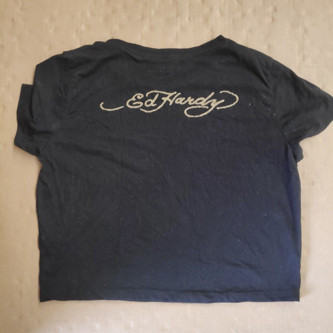 Ed Hardy Black Fish Graphic Cropped Tee XL (Category: Shirts) located in Masbate. Submitted by ydruattacks (Listing ID 1421461185, Image 2). Description: - Ed Hardy t-shirt - Black color - Features a fish graphic on the front - Brand name on the back - Crew neck and short sleeves - Size: XL - Material: 65% polyester, 35% cotton - Style: EHW1104.