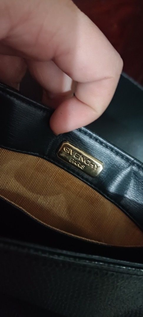 Givenchy Green Crossbody Bag (Category: Luxury Bags & Wallets) located in Quezon City. Submitted by ir0412 (Listing ID 1421567251, Image 2). Description: - Green Givenchy crossbody bag - Flap closure with gold-tone logo - Adjustable long strap - Light brown interior lining - Gold-tone chain detail - Made of a textured material -authentic money-back guarantee.