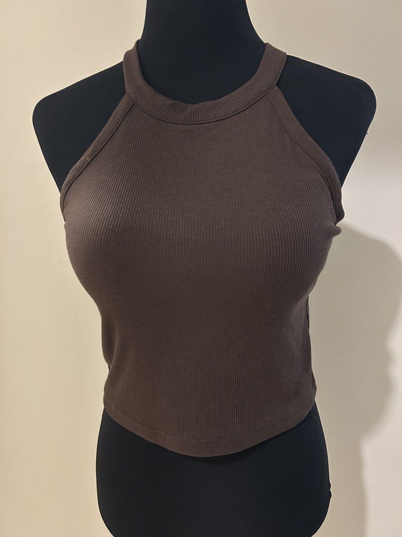 GU Brown Halter Padded Top - Size L (Category: Sleeveless) located in Quezon City. Submitted by bea30 (Listing ID 1421576049, Image 1). Description: - GU brown halter top - Size: L - Features: Ribbed texture, round neckline - Material: 62% polyester (100% recycled), 34% polyester, 4% polyurethane - RFS: closet cleanout - No issues or damages, never used since it was too small for me.