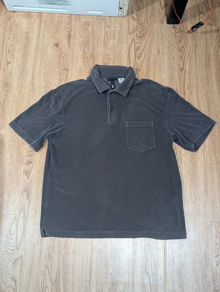 H&M Dark Gray Terry Towel Polo (Category: Tshirts & Polo Shirts ) located in Manila. Submitted by fromsiah (Listing ID 1421568337, Image 2). Description: Pre-owned H&M Dark Gray Terry Towel Polo (Not thrifted) SIZE: Medium on tag DIMENSIONS: Width - 23in Length - 28in CONDITION: 9/10 ISSUE: Signs of usage Color may vary due to lighting.