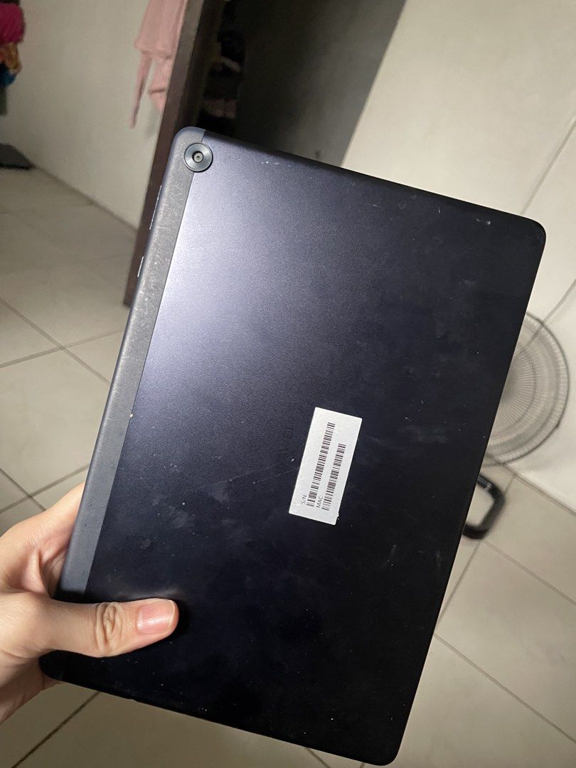 Huawei Matepad T10 (Category: Android) located in Manila. Submitted by _declulu (Listing ID 1421506560, Image 3). Description: - tablet - Includes black case - Comes with original box and receipt - Screen has cracks (Tempered only) - Features a rear camera pm for more pics Color : Deepsea Blue ROM : 32gb RAM : 2gb 9.7 inch IPS DISPLAY Dual stereo speakers Multi layered eye protection Huawei app store negotiable.