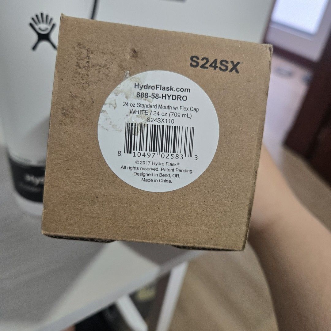 Hydro Flask 24 oz Standard Mouth w/ Flex Cap (White) (Category: Water Bottles & Tumblers) located in Malabon City. Submitted by cosmically (Listing ID 1421471553, Image 3). Description: - Hydro Flask 24 oz Standard Mouth water bottle. - Color: White body, black cap. - Includes original box. - New, never been used. - Keeps drinks colder, hotter, and longer. dm me for any questions! loc: Malabon .