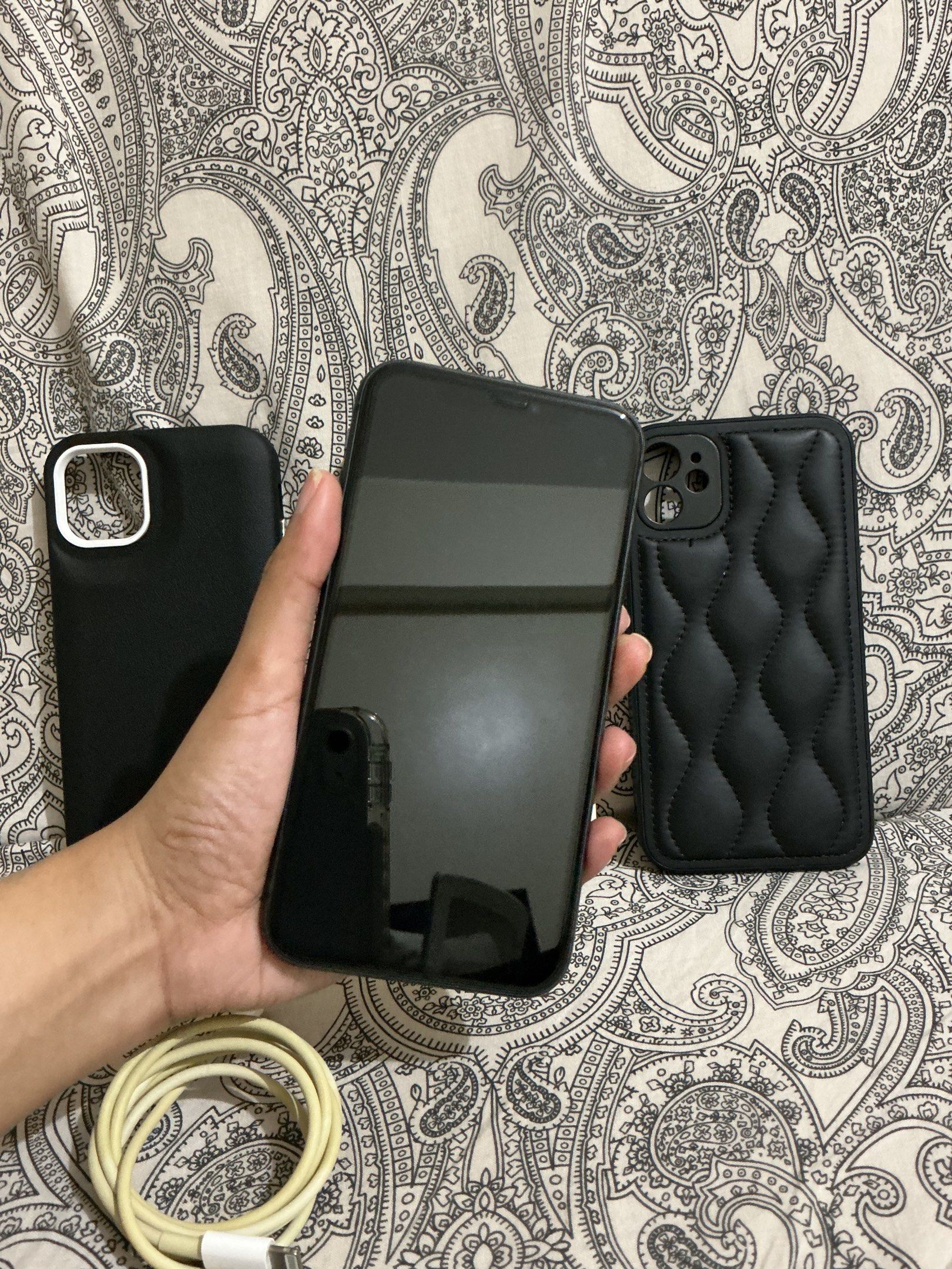 Iphone 11 (128gb 85%bh) (Category: iPhone 11 Series) located in Taguig. Submitted by prelovedby.em (Listing ID 1421589610, Image 2). Description: - iPhone 11, 128GB, Black - Includes cases - Battery Health: 85% - iOS version: 18.2 (di ko kasi bet yung UI ng 26 😅kayo na po mag-update 😊) - NO BOX (natapon na) - RFS: upgraded, thus not using anymore - strictly for meetup 😊.