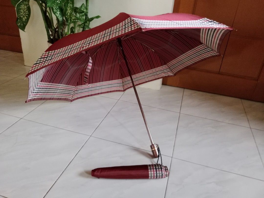 Japan Surplus Folding Umbrella (Category: Umbrellas) located in Polangui. Submitted by cornerbags_shoes (Listing ID 1421546962, Image 2). Description: Japan surplus folding umbrella faded Yung color ng folds sa loob. .