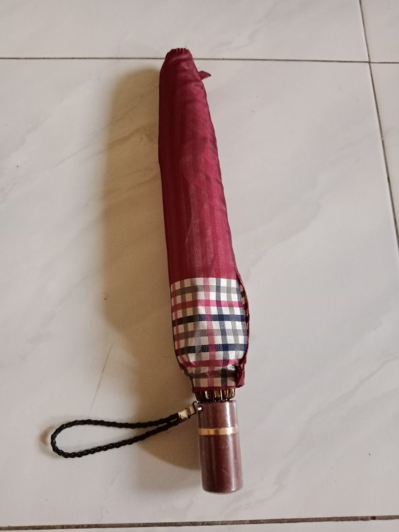 Japan Surplus Folding Umbrella (Category: Umbrellas) located in Polangui. Submitted by cornerbags_shoes (Listing ID 1421546962, Image 3). Description: Japan surplus folding umbrella faded Yung color ng folds sa loob. .