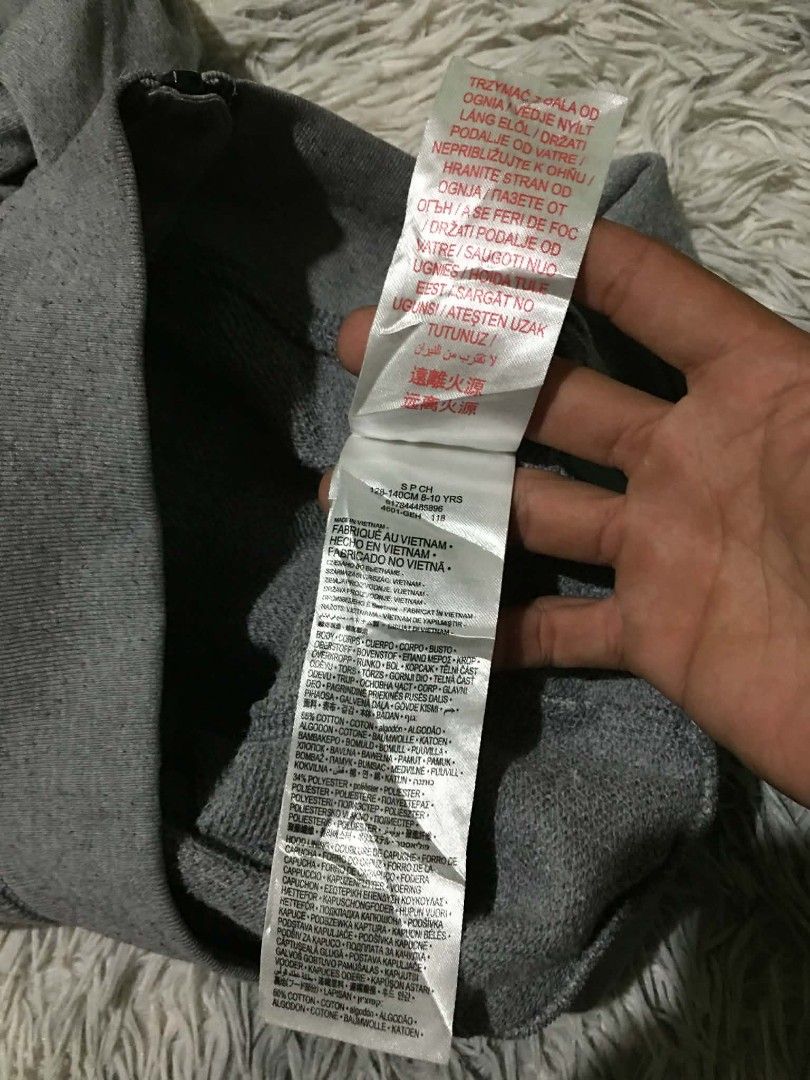 Jordan Full Zip Hoodie (Category: Coats, Jackets and Outerwear) located in General Santos City (Dadiangas). Submitted by winter09503 (Listing ID 1421570538, Image 3). Description: - Gray Jordan full-zip hoodie - Size: S (fits 8-10 years old, 128-140cm) - Features Jumpman logo - Full-length zipper - Hooded - Ribbed hem and cuffs - Made in Vietnam.