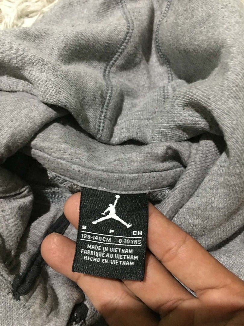 Jordan Full Zip Hoodie (Category: Coats, Jackets and Outerwear) located in General Santos City (Dadiangas). Submitted by winter09503 (Listing ID 1421570538, Image 2). Description: - Gray Jordan full-zip hoodie - Size: S (fits 8-10 years old, 128-140cm) - Features Jumpman logo - Full-length zipper - Hooded - Ribbed hem and cuffs - Made in Vietnam.