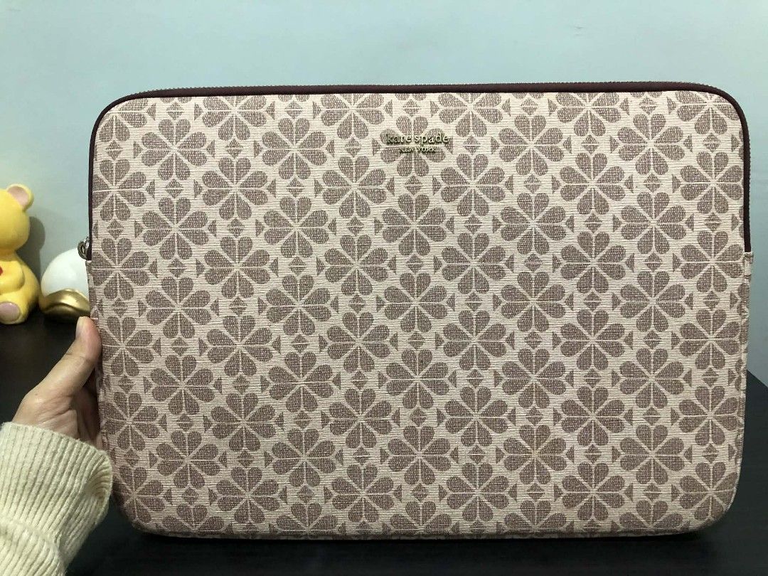 Kate Spade Laptop Sleeve (Category: Laptop Bags & Sleeves) located in Manila. Submitted by fiercemoon-a25a79 (Listing ID 1421520213, Image 1). Description: Kate Spade Laptop Sleeve – 15” 💻✨ Authentic Kate Spade New York laptop sleeve. ✔️ Fits up to 15-inch laptop ✔️ Stylish and classy design ✔️ Well-padded – protects from scratches and light bumps ✔️ Zipper works smoothly ✔️ Gently used 📌 With small, not-so-noticeable stain (see photos). Does n