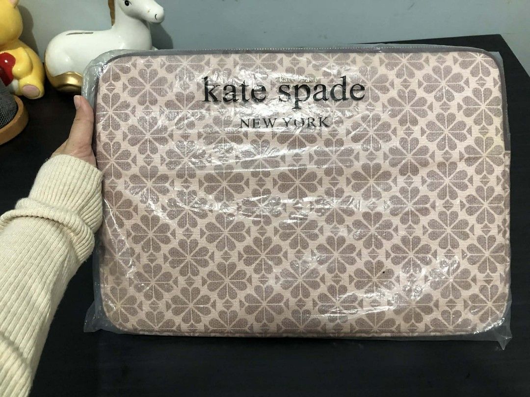 Kate Spade Laptop Sleeve (Category: Laptop Bags & Sleeves) located in Manila. Submitted by fiercemoon-a25a79 (Listing ID 1421520213, Image 3). Description: Kate Spade Laptop Sleeve – 15” 💻✨ Authentic Kate Spade New York laptop sleeve. ✔️ Fits up to 15-inch laptop ✔️ Stylish and classy design ✔️ Well-padded – protects from scratches and light bumps ✔️ Zipper works smoothly ✔️ Gently used 📌 With small, not-so-noticeable stain (see photos). Does n