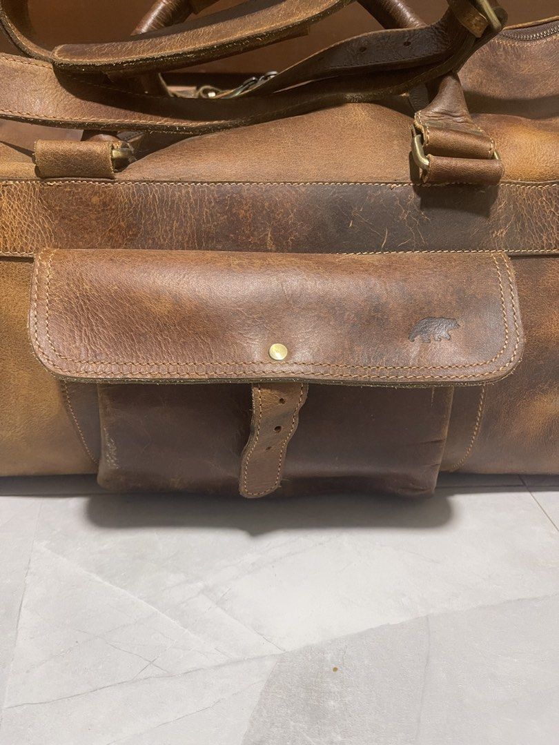 Kodiak 60L Weekender Duffle Bag - Antique Brown (Category: Luxury Bags & Wallets) located in Bacnotan. Submitted by anosellmo (Listing ID 1421561497, Image 2). Description: - Genuine leather 60L weekender duffle bag - Antique brown color - Spacious main compartment - Side pockets for extra storage - Secure zipper closure - Detachable shoulder strap - Ideal for weekend getaways and travel - Classic, rugged look - Missing kisslock on front pocket.