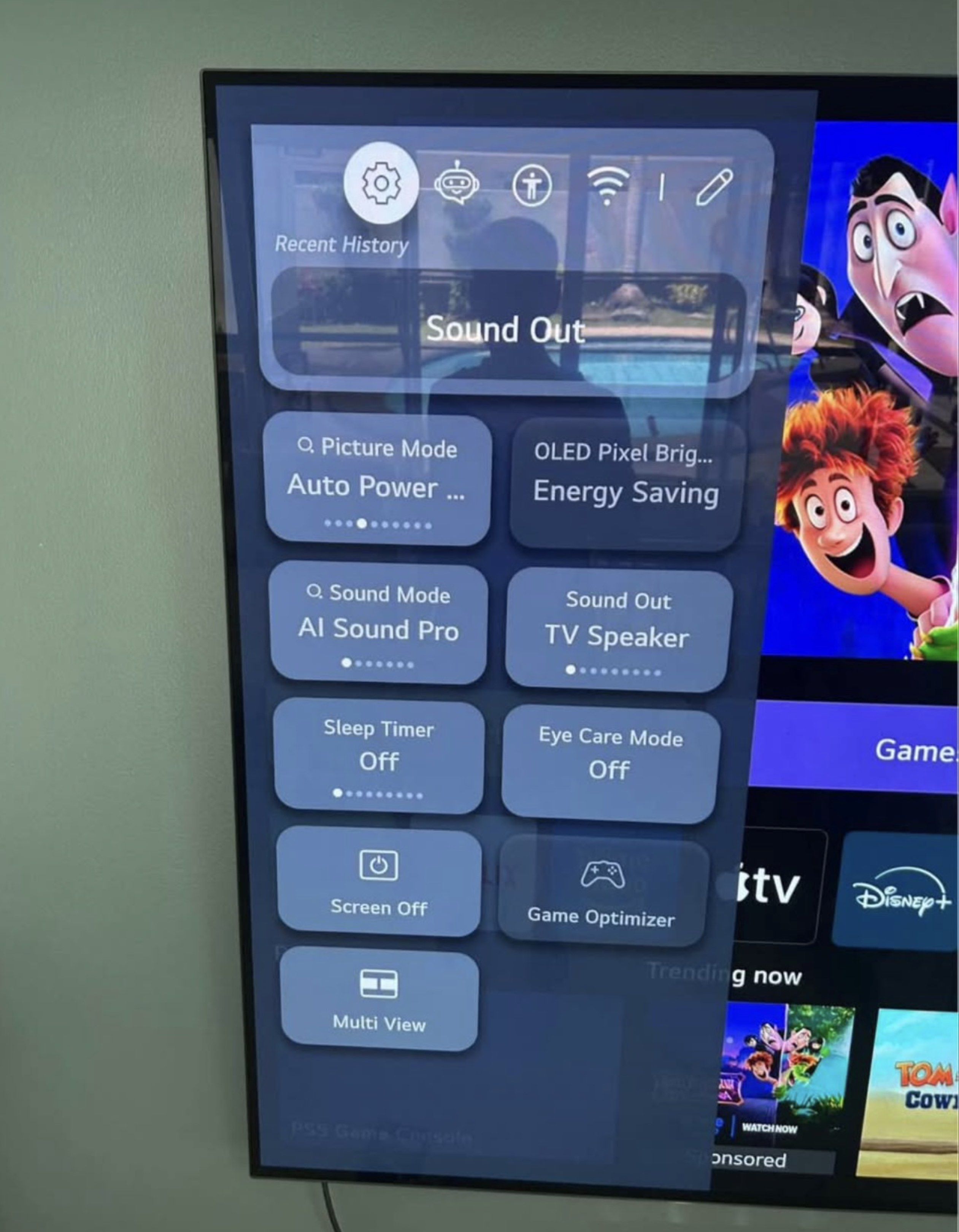 LG OLED 83 inch TV (Category: TV) located in Muntinlupa City. Submitted by zaia_k (Listing ID 1421500598, Image 2). Description: .