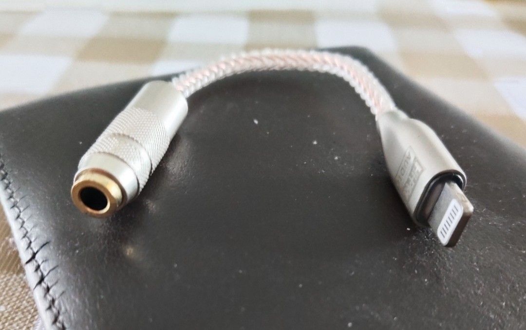 Lightning to 3.5mm Audio Adapter65561372162563111