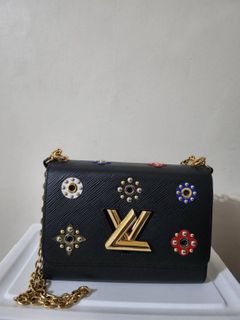 (Category: ) located in . Submitted by preloved4ever_ (Listing ID 1421462642, Image 1). Description: .