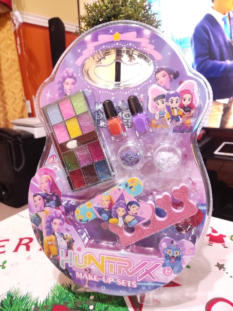 Make-Up Set toy (Category: Makeup) located in Manila. Submitted by gatotsu (Listing ID 1421556511, Image 1). Description: Huntrix Make Up Glam And Glow kids' make up HighQuality Toys⭐⭐⭐ Best Gift Edition 240PHP - Huntrx Makeup Set for Kids! - Includes: Eyeshadow palette, nail polish, nail stickers, and nail decorations. - Designed for ages 3+. - Made with safe, water-soluble materials. - Easy to wash off. - Ideal gift for young girls..