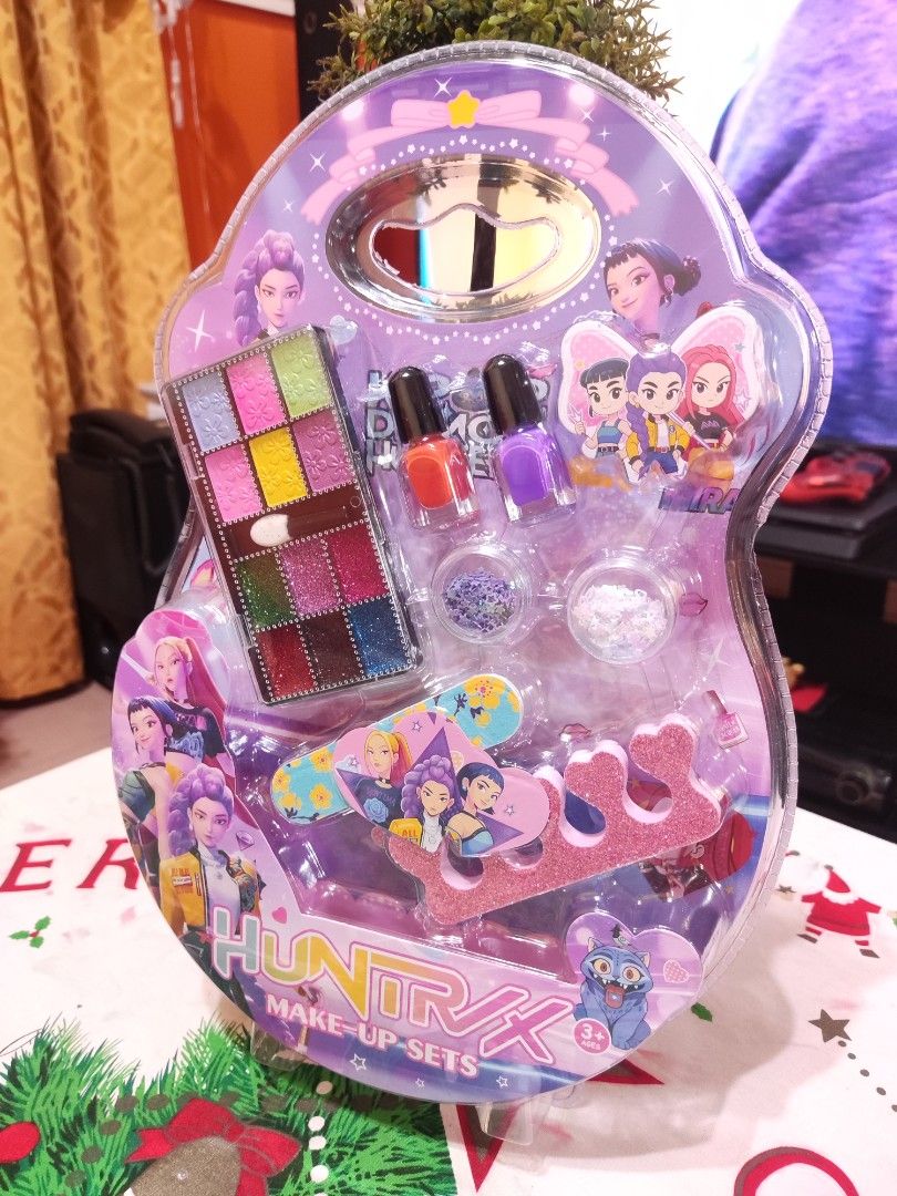Make-Up Set toy (Category: Makeup) located in Manila. Submitted by gatotsu (Listing ID 1421556511, Image 2). Description: Huntrix Make Up Glam And Glow kids' make up HighQuality Toys⭐⭐⭐ Best Gift Edition 240PHP - Huntrx Makeup Set for Kids! - Includes: Eyeshadow palette, nail polish, nail stickers, and nail decorations. - Designed for ages 3+. - Made with safe, water-soluble materials. - Easy to wash off. - Ideal gift for young girls..