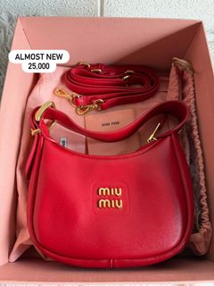 (Category: ) located in . Submitted by graciasluxurybag (Listing ID 1421484747, Image 1). Description: .