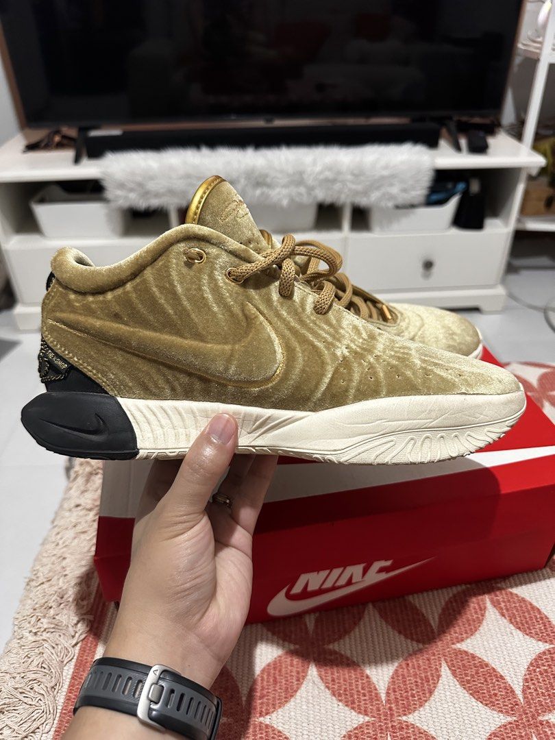 Nike LeBron 21 the X shop (Category: Sneakers) located in Pateros City. Submitted by cosmicearth.743bc2 (Listing ID 1421467177, Image 1). Description: - Gold Nike LeBron 21 x the X shop -size 8 US -honestly used 3-5x -bought from nike fort SRP 12k -replacement box nalang. Natapon na ni misis ang box -almost new. Di na talaga nagagamit. Naka tambak lang - Velvet-like upper -unli legit check all you want -no issue naman .